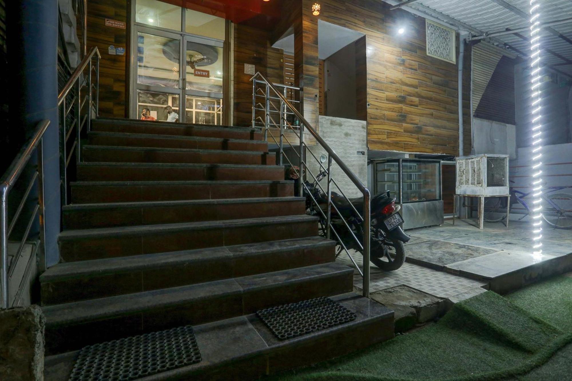 Collection O Hotel Moon Light Lucknow Dış mekan fotoğraf